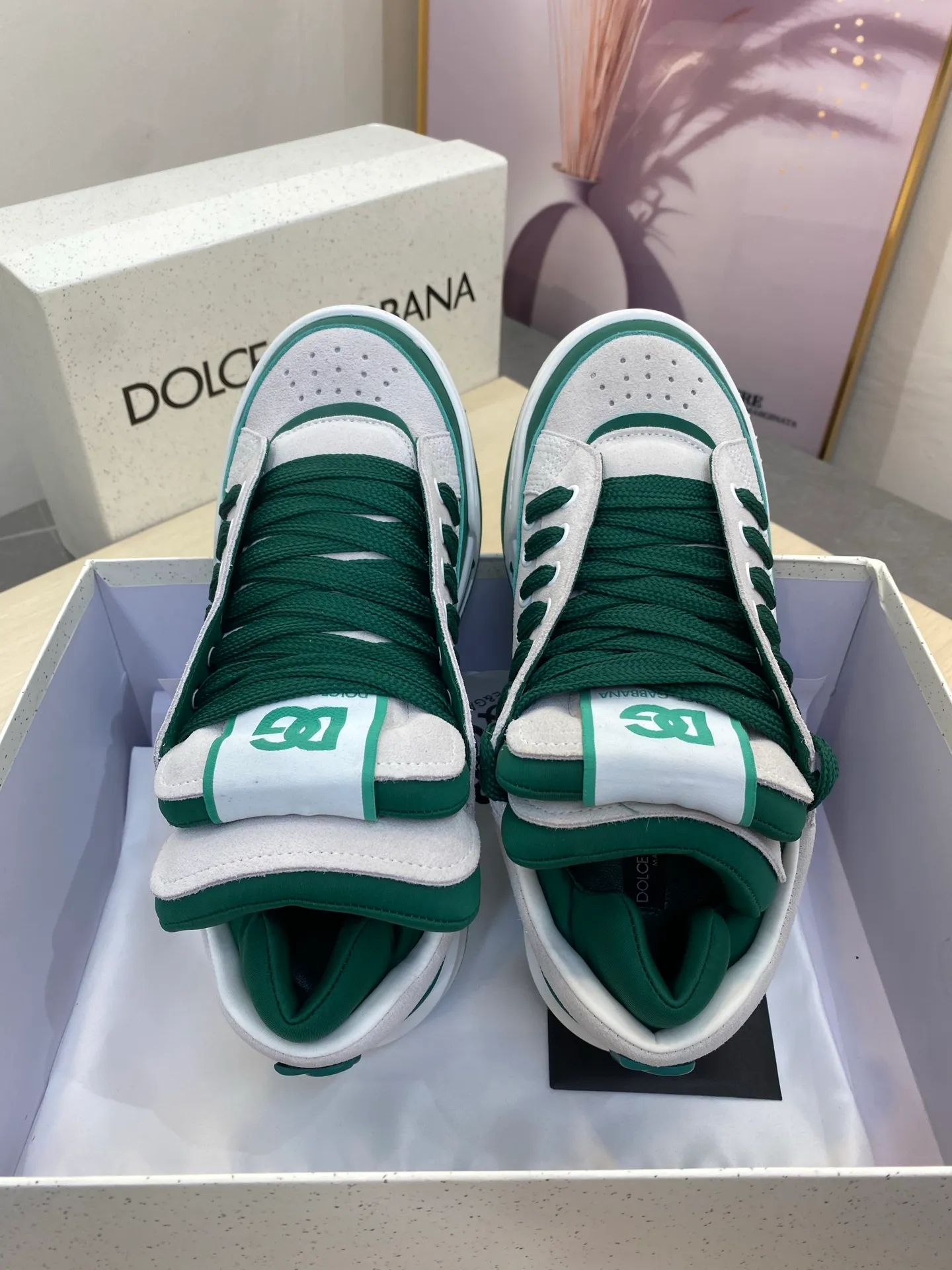 P740••New arrivals••Dolce&Gabbana••DG✔️High-end men's sports•casual shoes. Original goods from top counters. Original imported cowhide, multi-material splicing design ➕Imported cowhide lining, cowhide feet ➕Original TPR elastic outsole.  Size: 39-44 (38, 45 customized)